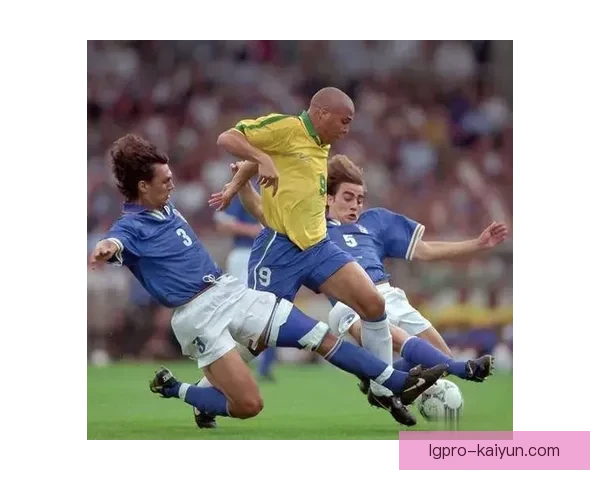 马尔蒂尼防守细节分析：表现稳健，战术意识持续提升